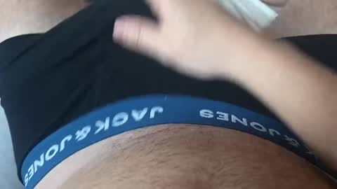 Nik online show from November 2025 03:24:01 PM