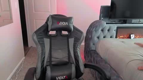 Snapshot of july_and_erick chatting on October 2025 07:23:02 PM july online show from October 2025 07:23:02 PM