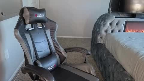 Snapshot of july_and_erick chatting on October 2025 09:39:02 PM july online show from October 2025 09:39:02 PM