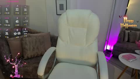 July Adams online show from October 2025 07:20:02 AM