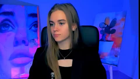 junewoods online show from December 2025 06:32:01 AM