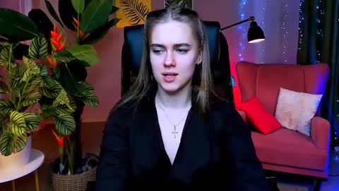 junewoods online show from March 2026 08:36:01 AM