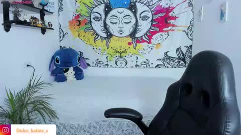 Sofia online show from November 2025 03:59:01 PM