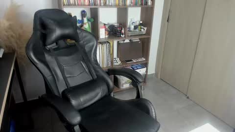 know me online show from October 2025 11:57:02 AM