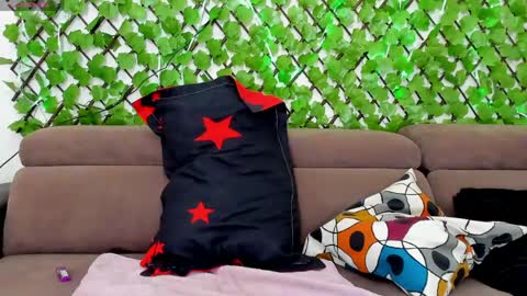 Chloe online show from April 2026 01:04:01 PM