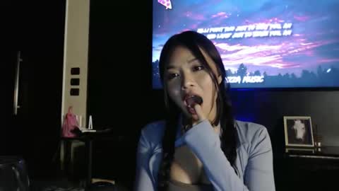 Justina Redds online show from September 2025 01:26:02 PM