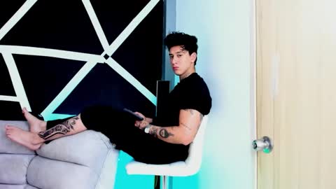 justinfuller_31 online show from October 2025 03:45:01 PM