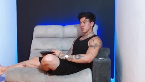 justinfuller_31 online show from December 2025 08:43:01 AM