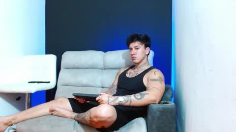 justinfuller_31 online show from March 2026 03:01:02 AM