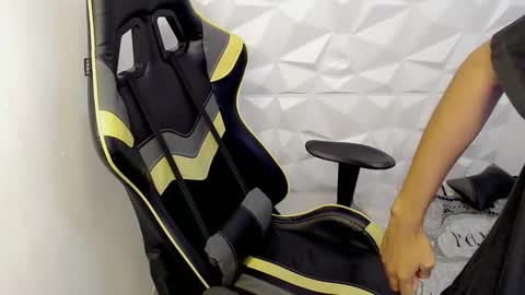 J U S T I N online show from February 2025 06:02:02 PM