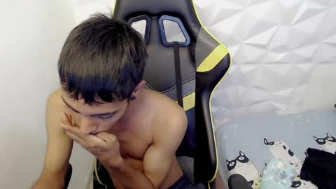 J U S T I N online show from February 2025 09:48:01 PM