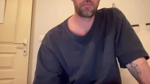 justmeandyou00 online show from February 2026 04:06:02 PM