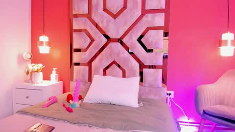 Mia online show from March 2026 08:18:01 AM