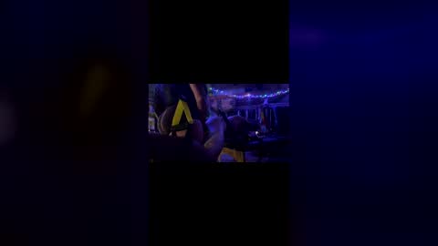 jwolf11851725 online show from April 2026 01:02:02 PM