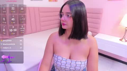 Kyelie online show from October 2025 08:17:01 PM