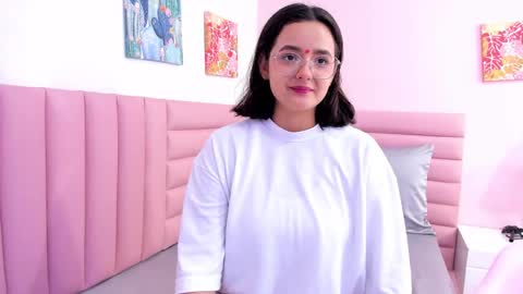 Kyelie online show from October 2025 08:17:02 PM