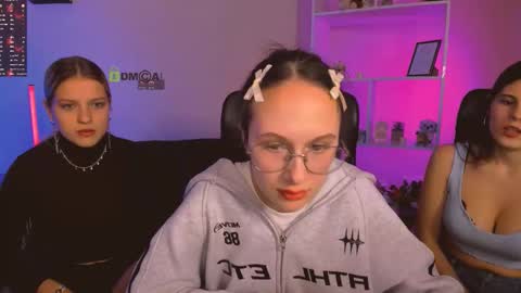 kaela_spell_ online show from November 2025 08:31:01 PM