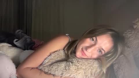 Snapshot of kaelia_alice chatting on October 2025 08:44:01 PM Kaelia online show from October 2025 08:44:01 PM