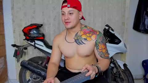 Snapshot of kaledd_musclee chatting on December 2024 03:22:02 AM Kaledd musclees room Master online show from December 2024 03:22:02 AM