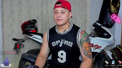 Snapshot of kaledd_musclee chatting on December 2024 11:48:01 PM Kaledd musclees room Master online show from December 2024 11:48:01 PM