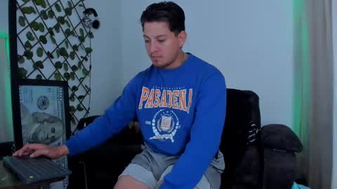 Snapshot of kaledd_musclee chatting on September 2025 06:18:02 PM Kaledd musclees room Master online show from September 2025 06:18:02 PM