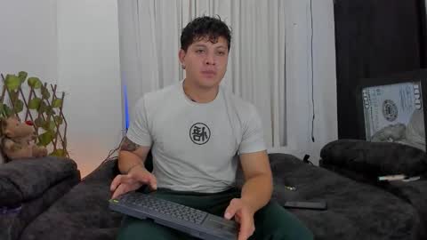 Snapshot of kaledd_musclee chatting on October 2025 08:18:01 PM Kaledd musclees room Master online show from October 2025 08:18:01 PM