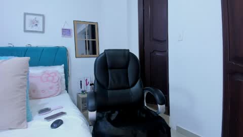 Kamilalopez online show from April 2026 09:50:02 PM