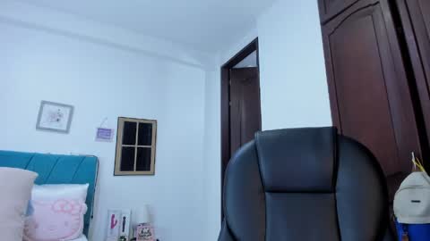 Kamilalopez online show from May 2026 09:56:02 PM