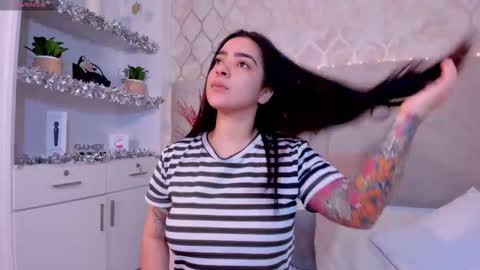 Kamila Betancourt online show from December 2025 12:45:01 PM