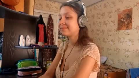 Mari  Simmons online show from September 2025 06:15:02 AM