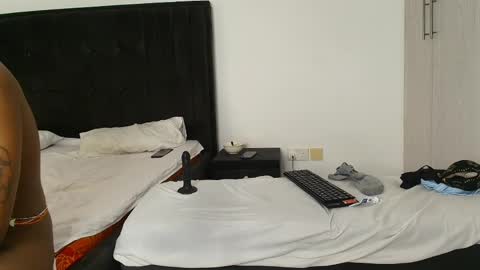 kandy_sweetss online show from April 2026 10:00:01 AM