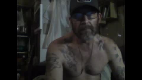 Snapshot of kaneisyours2420 chatting on October 2025 09:52:01 AM Tucker online show from October 2025 09:52:01 AM