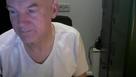 Robbie online show from February 2025 05:42:02 AM