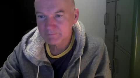 Robbie online show from February 2025 05:46:01 AM