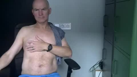 Robbie online show from October 2025 03:35:01 PM