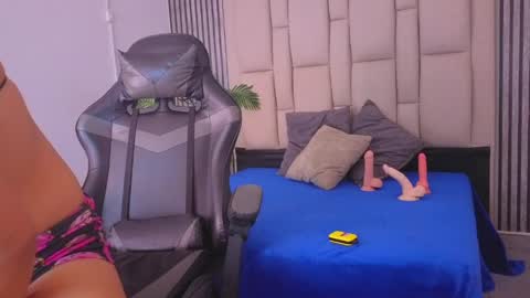 karamoss online show from April 2026 09:15:01 PM