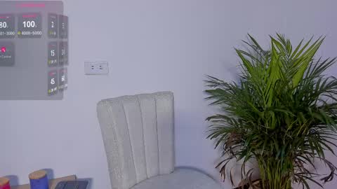 Snapshot of karen_roldan chatting on June 2026 02:48:01 AM online show from June 2026 02:48:01 AM