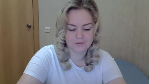 karennelsonx online show from April 2026 08:29:01 AM