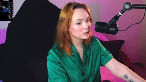 Snapshot of kari_lunna chatting on December 2024 06:21:01 AM Karoline online show from December 2024 06:21:01 AM