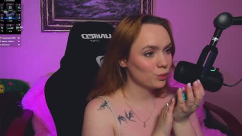 Snapshot of kari_lunna chatting on December 2024 06:33:01 AM Karoline online show from December 2024 06:33:01 AM