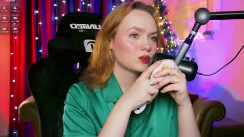 Snapshot of kari_lunna chatting on December 2024 03:25:02 AM Karoline online show from December 2024 03:25:02 AM