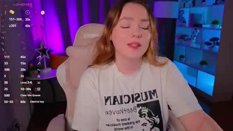 Snapshot of kari_lunna chatting on September 2025 03:19:01 AM Karoline online show from September 2025 03:19:01 AM