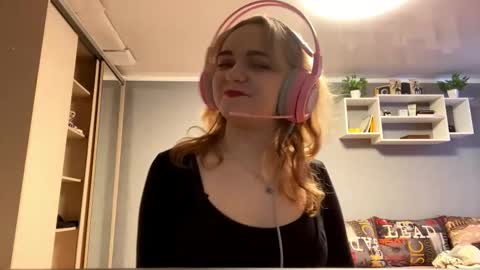 Im Olivia online show from November 2025 08:25:01 AM