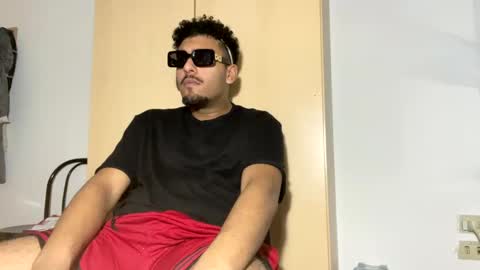 karim03larbi online show from January 2025 08:00:01 PM