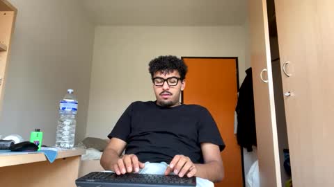 karim03larbi online show from March 2025 12:34:01 PM