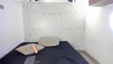 karinaaurora1 online show from October 2025 04:53:02 PM