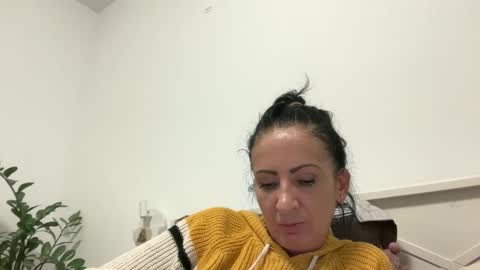 Karina online show from December 2025 05:04:02 AM