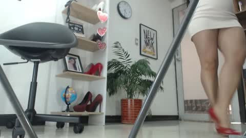 Snapshot of karinbellee chatting on January 2025 03:46:02 PM Karin online show from January 2025 03:46:02 PM