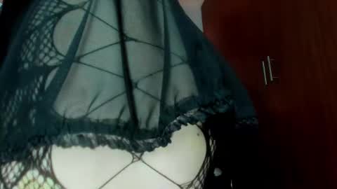 Snapshot of karinna__raven chatting on September 2025 05:24:01 PM KARINNA RAVEN online show from September 2025 05:24:01 PM