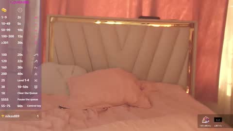 Karla online show from November 2025 01:43:01 PM